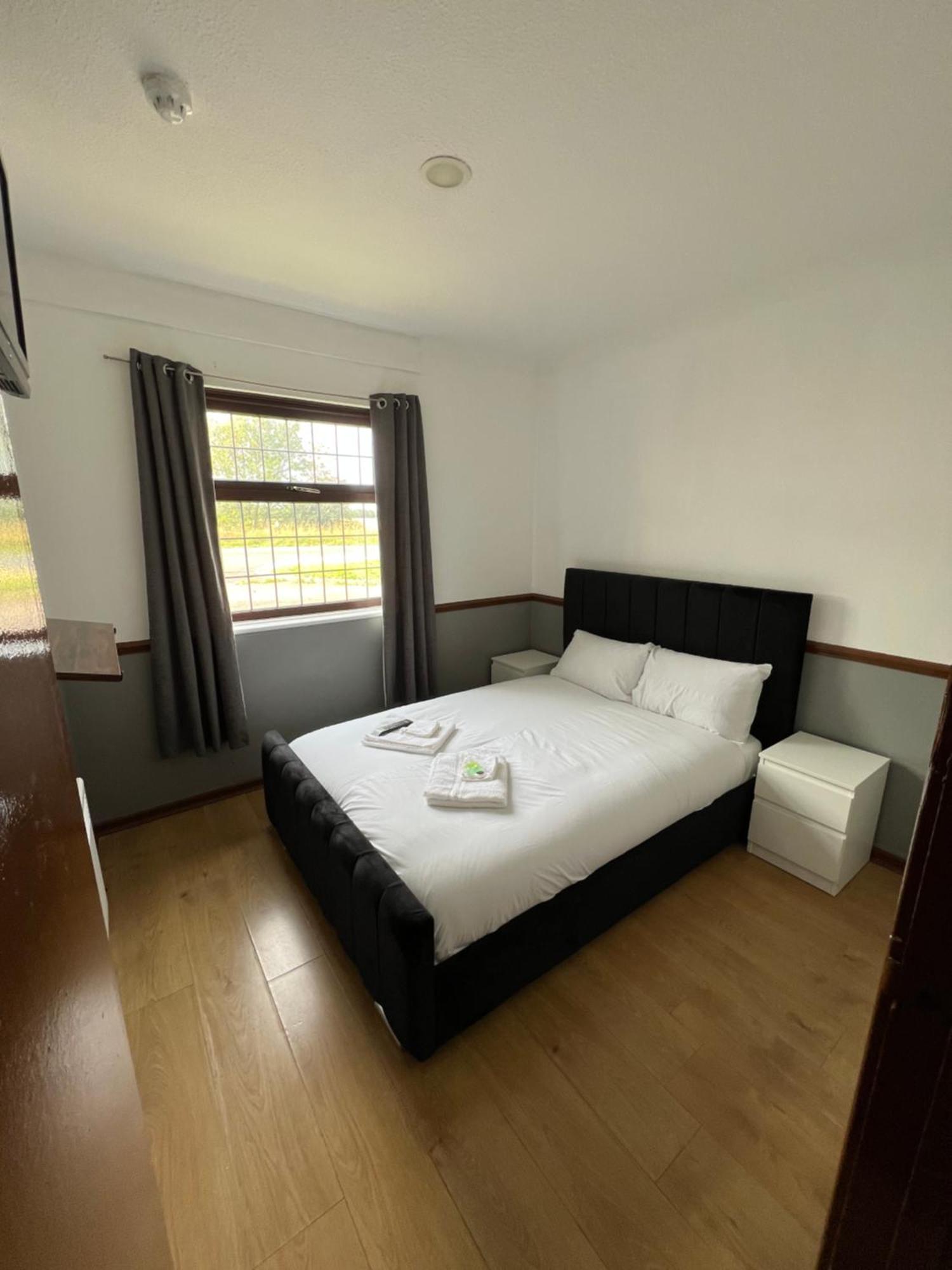 Oyo Stay Inn Express, Cambridge Papworth Everard Extérieur photo